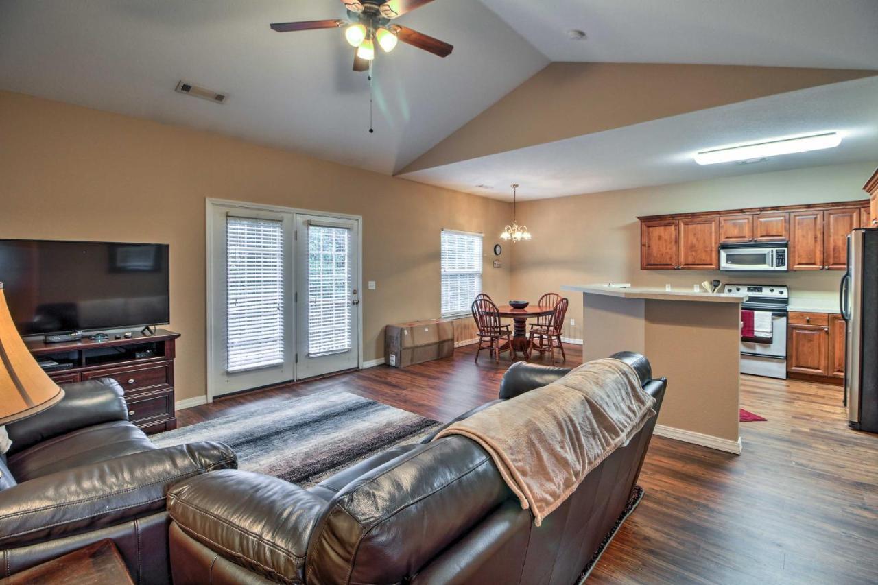 Branson Home With Deck Walk To The Strip And Creek! Exterior photo